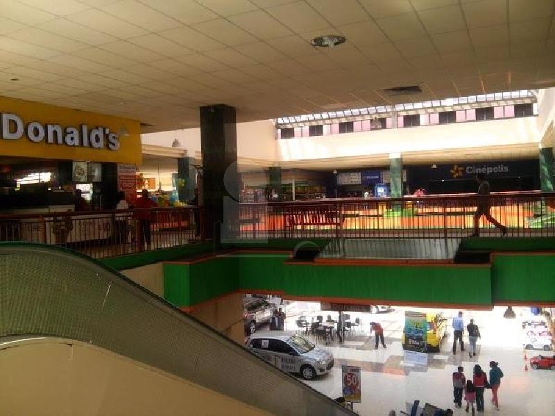 Locales comerciales en renta en Grand Plaza Toluca. Difer...